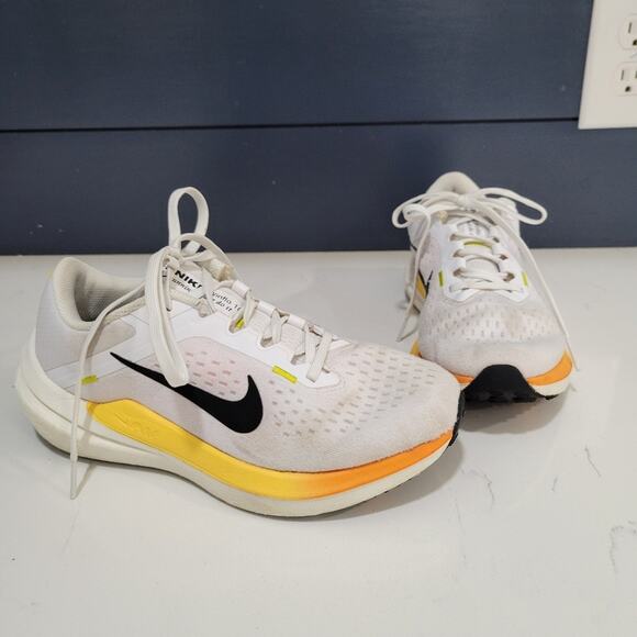 Nike Shoes - Nike Winflo 10